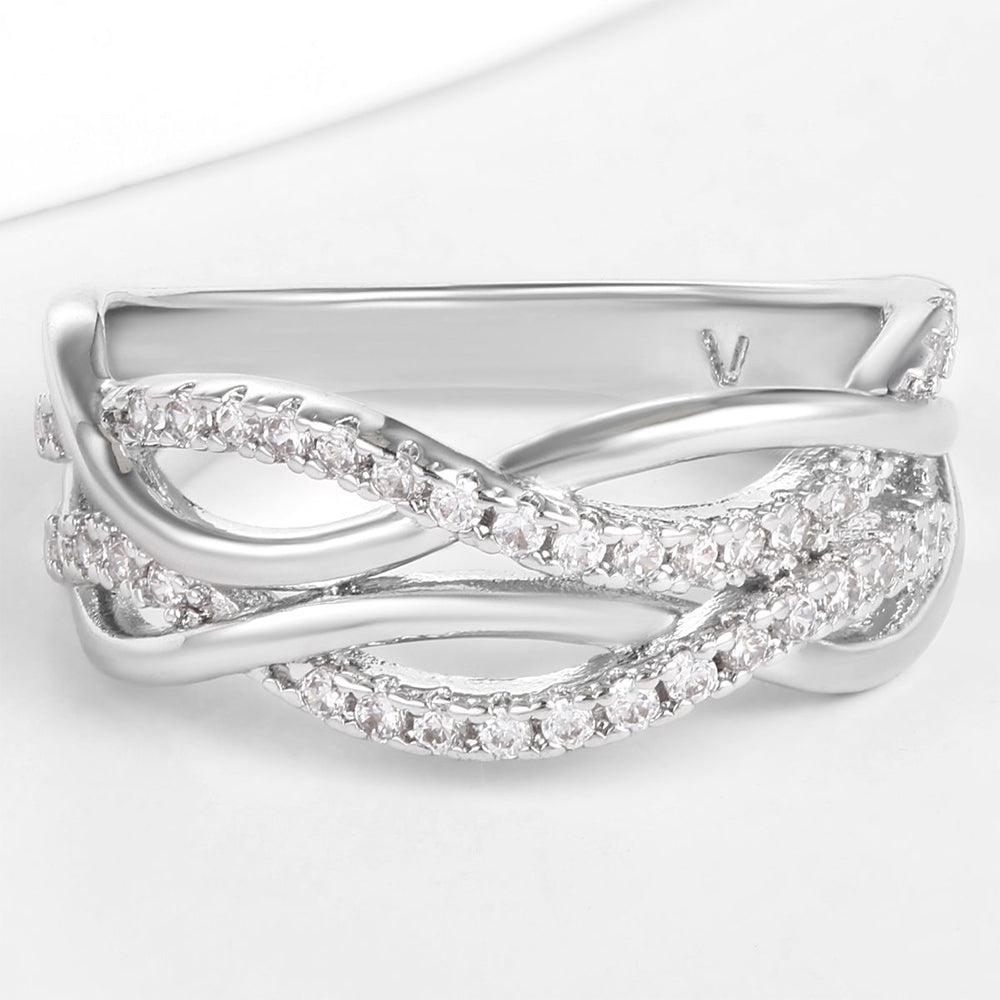 Ring aus goldplattierterr Legierung mit weißem Emporia® Kristall