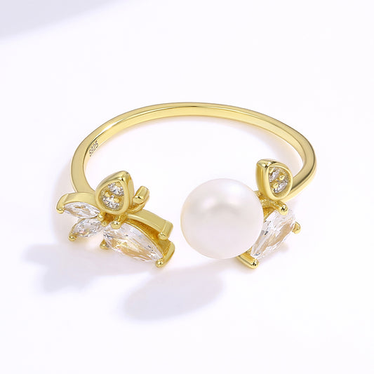 Ring aus goldplattierterr Legierung mit weißem Emporia® Kristall