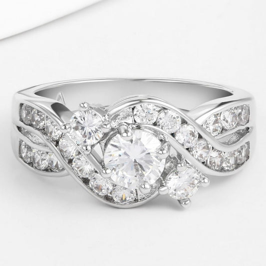 Ring aus goldplattierterr Legierung mit weißem Emporia® Kristall
