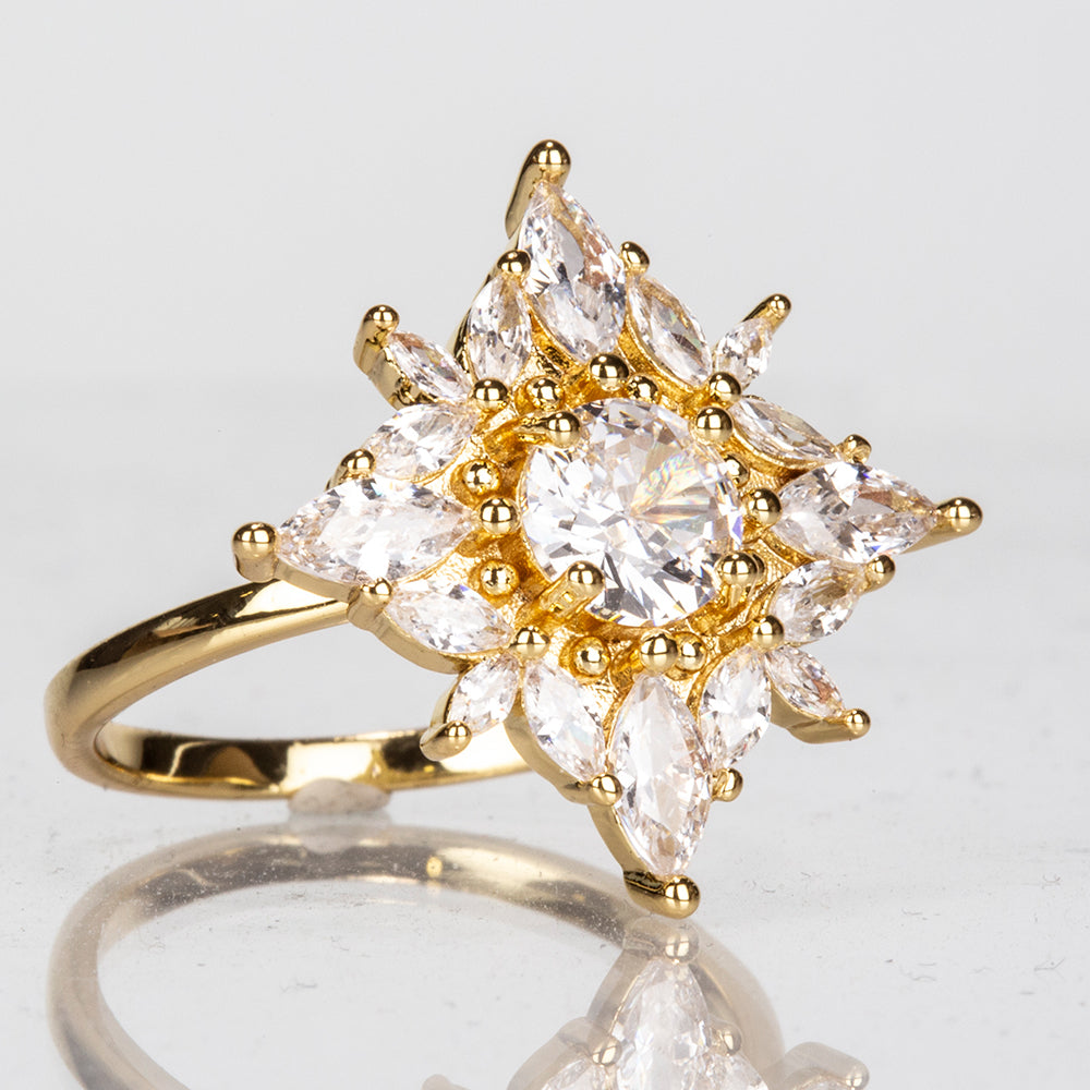 Ring aus goldplattierterr Legierung mit weißem Emporia® Kristall