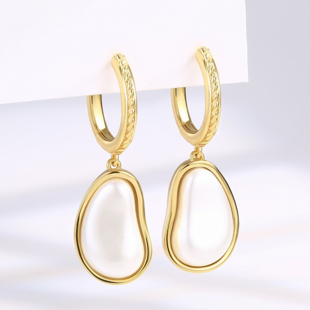 Ohrringe aus goldplattierter Legierung mit weißem Emporia® Kristall