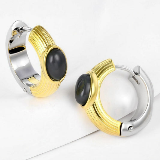 Ohrringe aus goldplattierter Legierung mit schwarzem Emporia®-Kristall