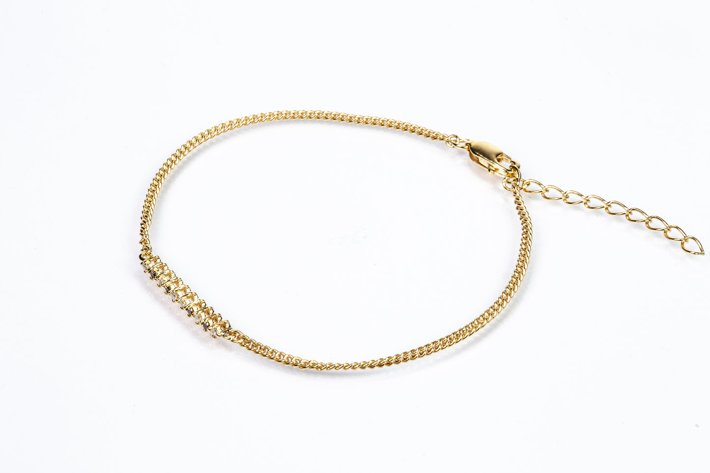 Goldplattiertes Silberarmband mit rotem Diamant und weißem Diamant
