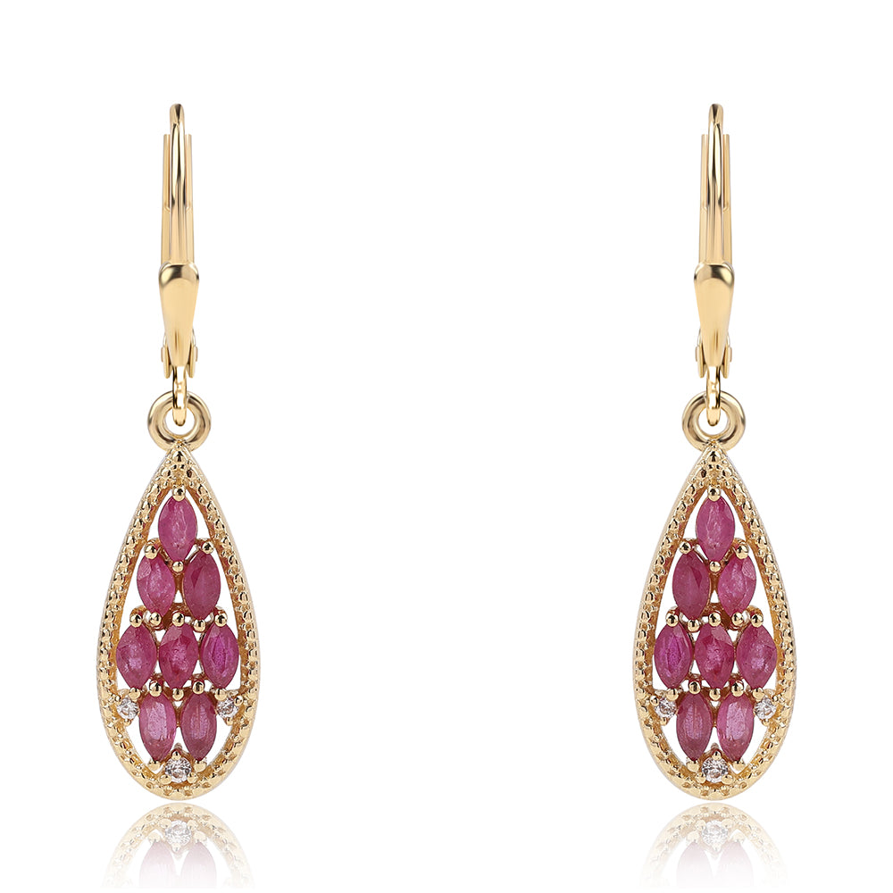 Goldplattierte Silberohrringe mit Rubin aus Mosambik und weißem Topas 2
