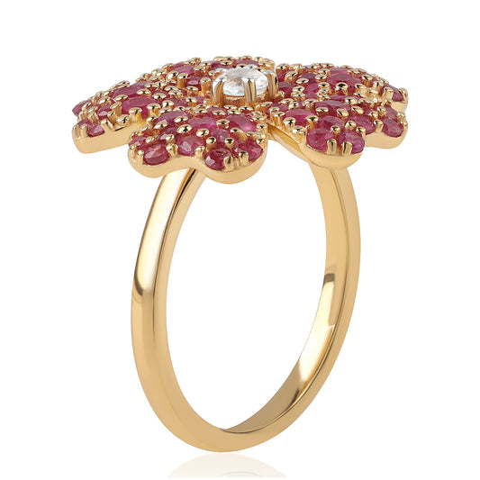 Goldplattierter Silberring mit Rubin aus Mosambik und weißem Topas