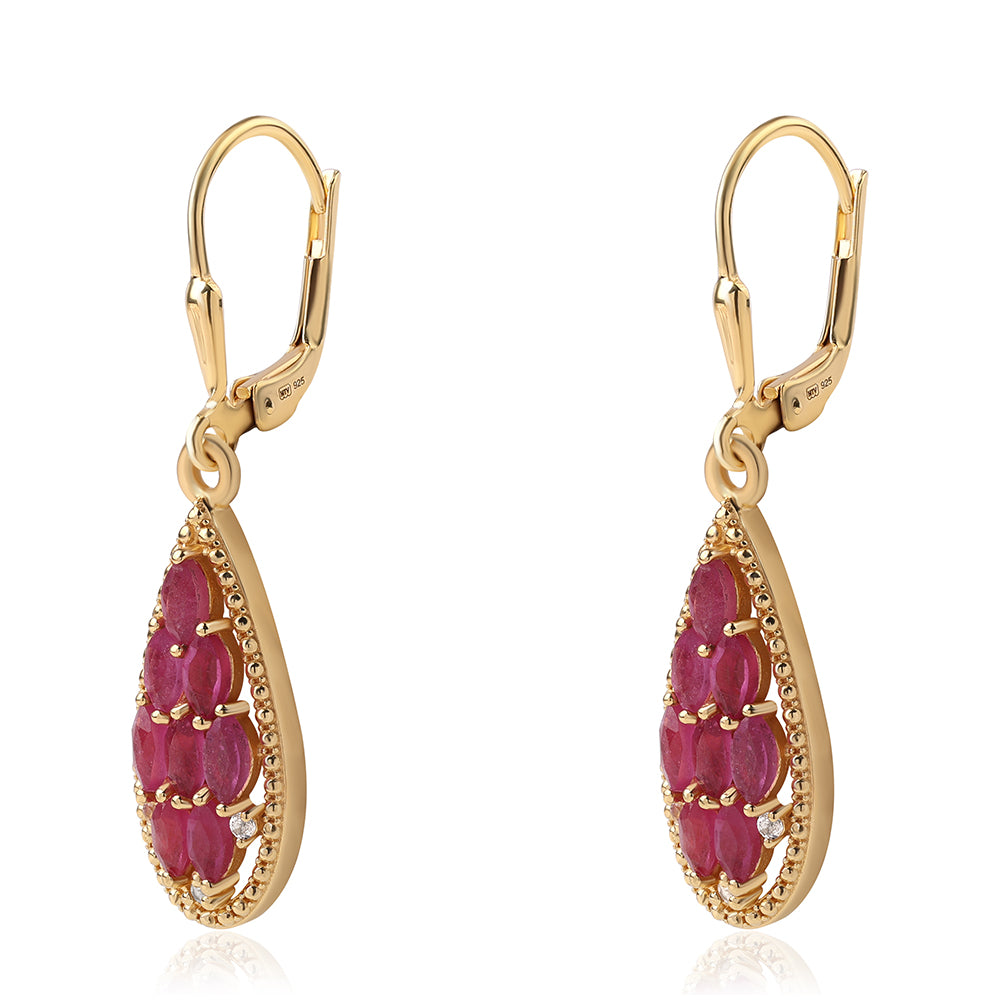 Goldplattierte Silberohrringe mit Rubin aus Mosambik und weißem Topas 2
