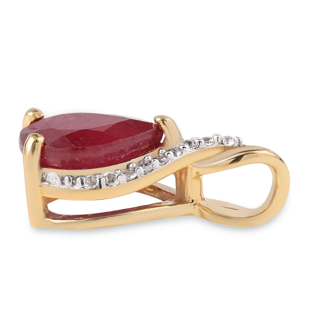 Goldplattierter Silberanhänger mit Rubin aus Mosambik und weißem Topas