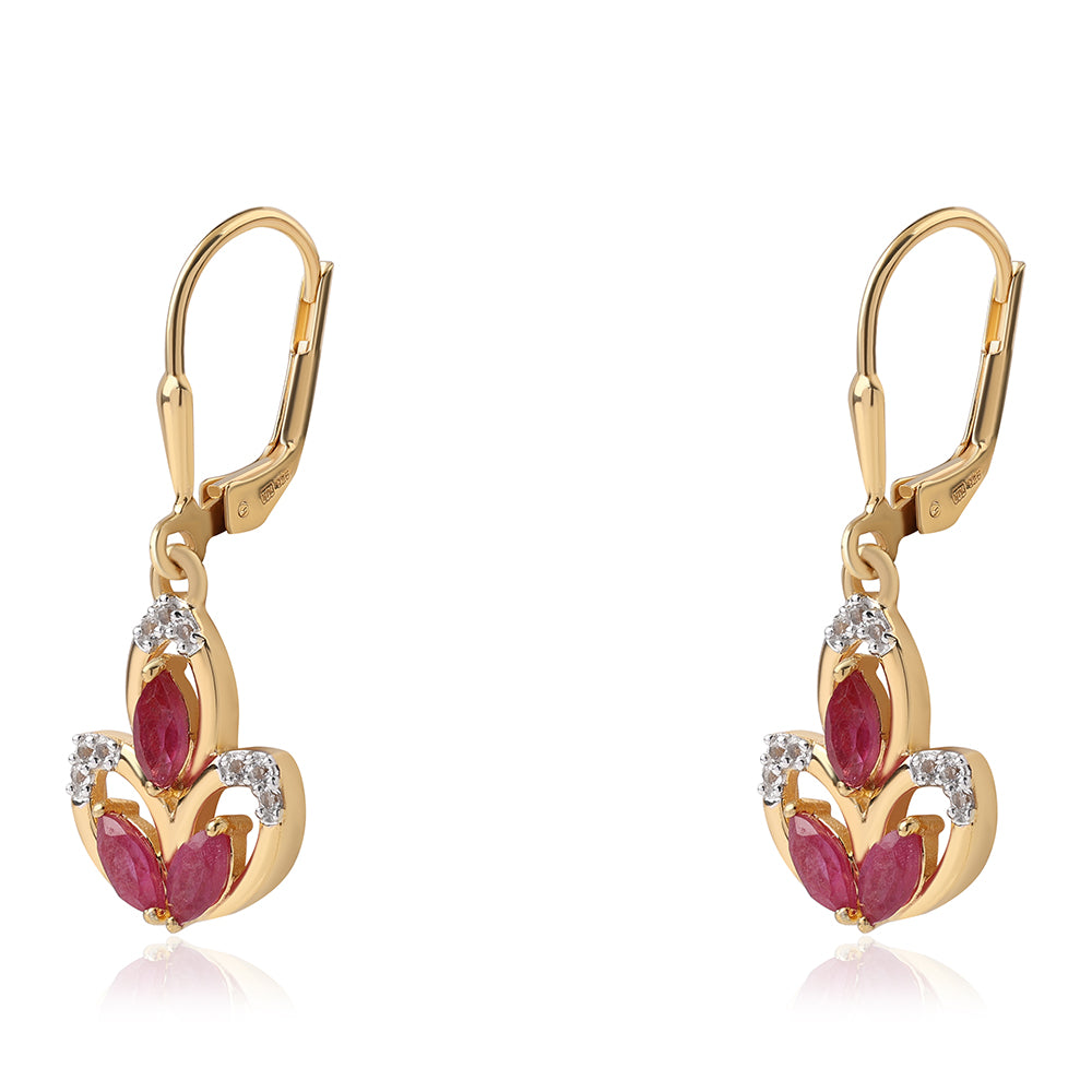 Goldplattierte Silberohrringe mit Rubin aus Mosambik und weißem Topas 2