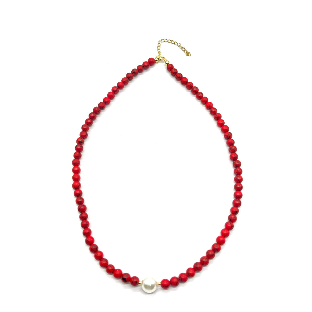 Goldplattierte Silberhalskette mit roter Schwammkoralle und Glasperle