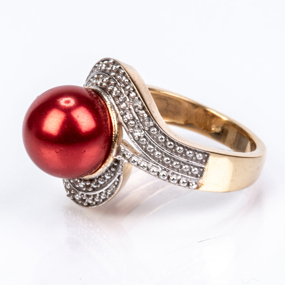 Goldplattierter Silberring mit roter Süßwasserperle und weißem Topas