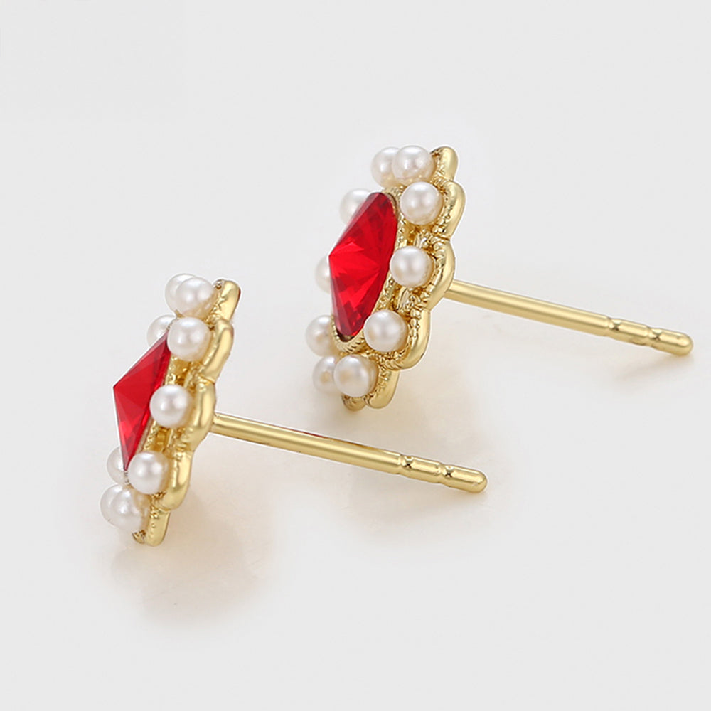Ohrringe aus goldplattierter Legierung mit Glasperle und rotem Emporia®-Kristall