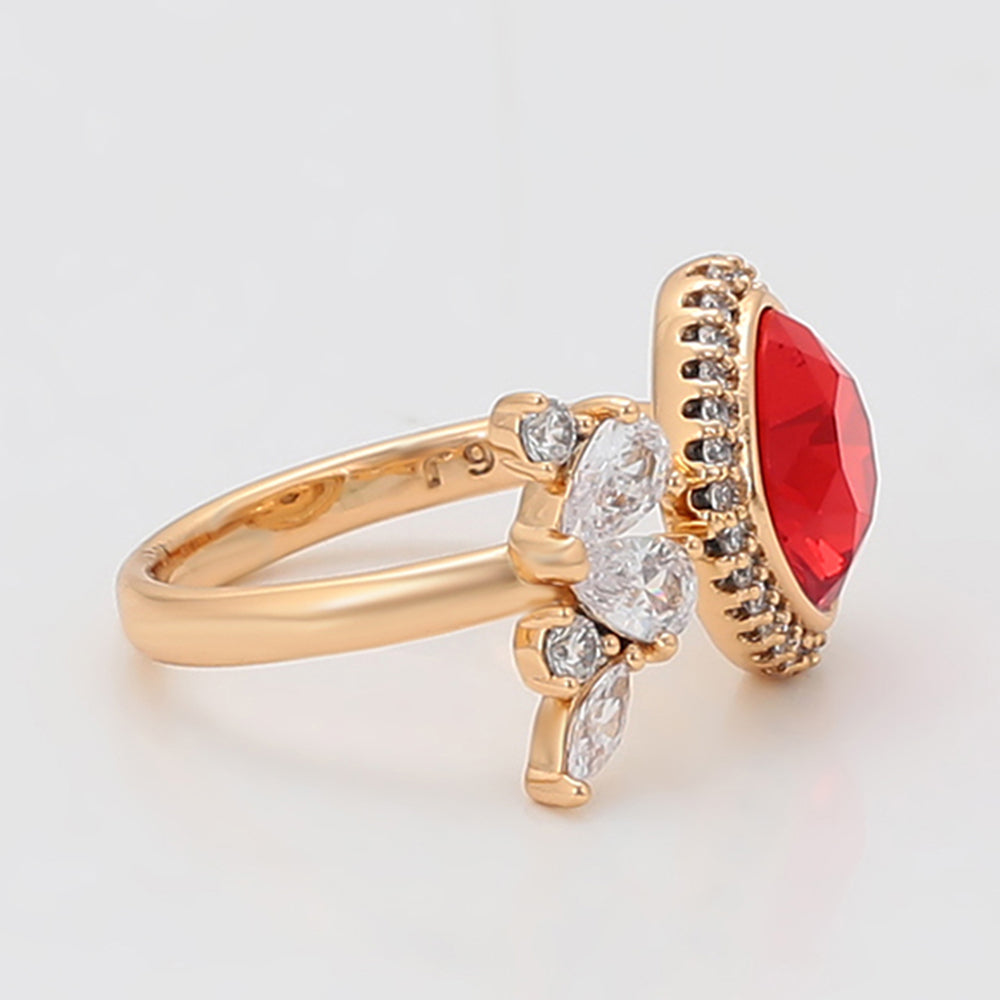 Ring aus goldplattierterr Legierung mit rotem Emporia®-Kristall und weißem Emporia® Kristall
