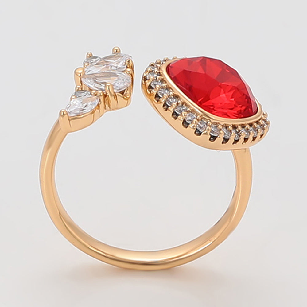 Ring aus goldplattierterr Legierung mit rotem Emporia®-Kristall und weißem Emporia® Kristall
