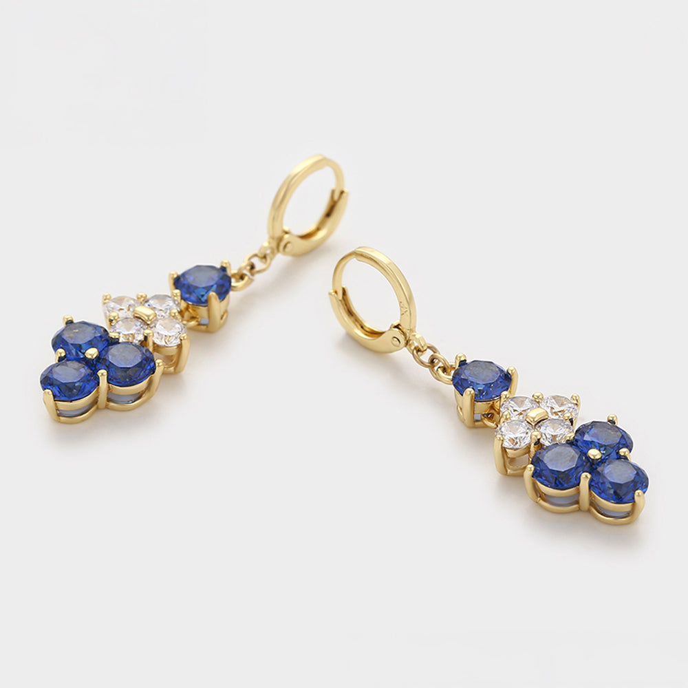 Ohrringe aus goldplattierter Legierung mit blauem Emporia®-Kristall und weißem Emporia® Kristall