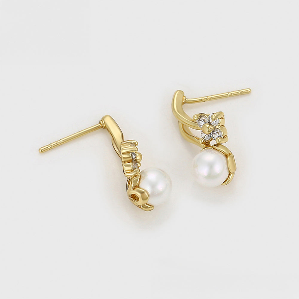 Ohrringe aus goldplattierter Legierung mit Glasperle und weißem Emporia® Kristall