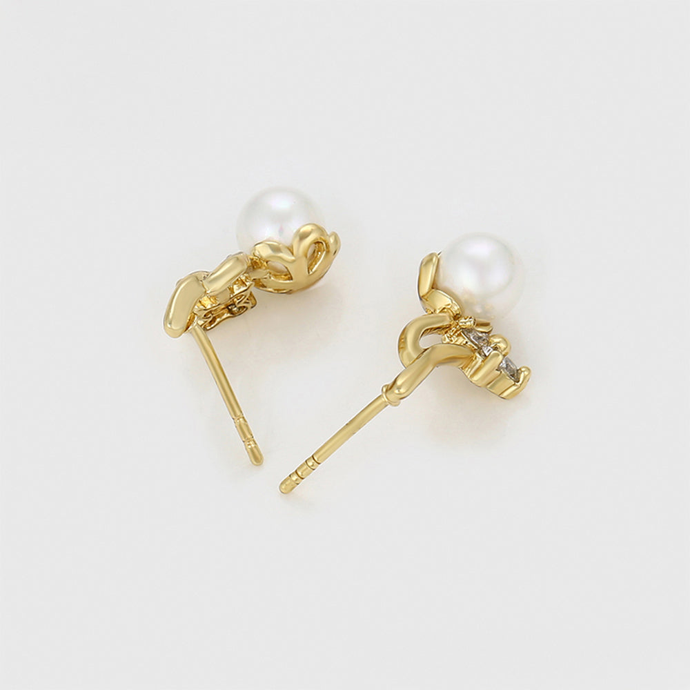 Ohrringe aus goldplattierter Legierung mit Glasperle und weißem Emporia® Kristall