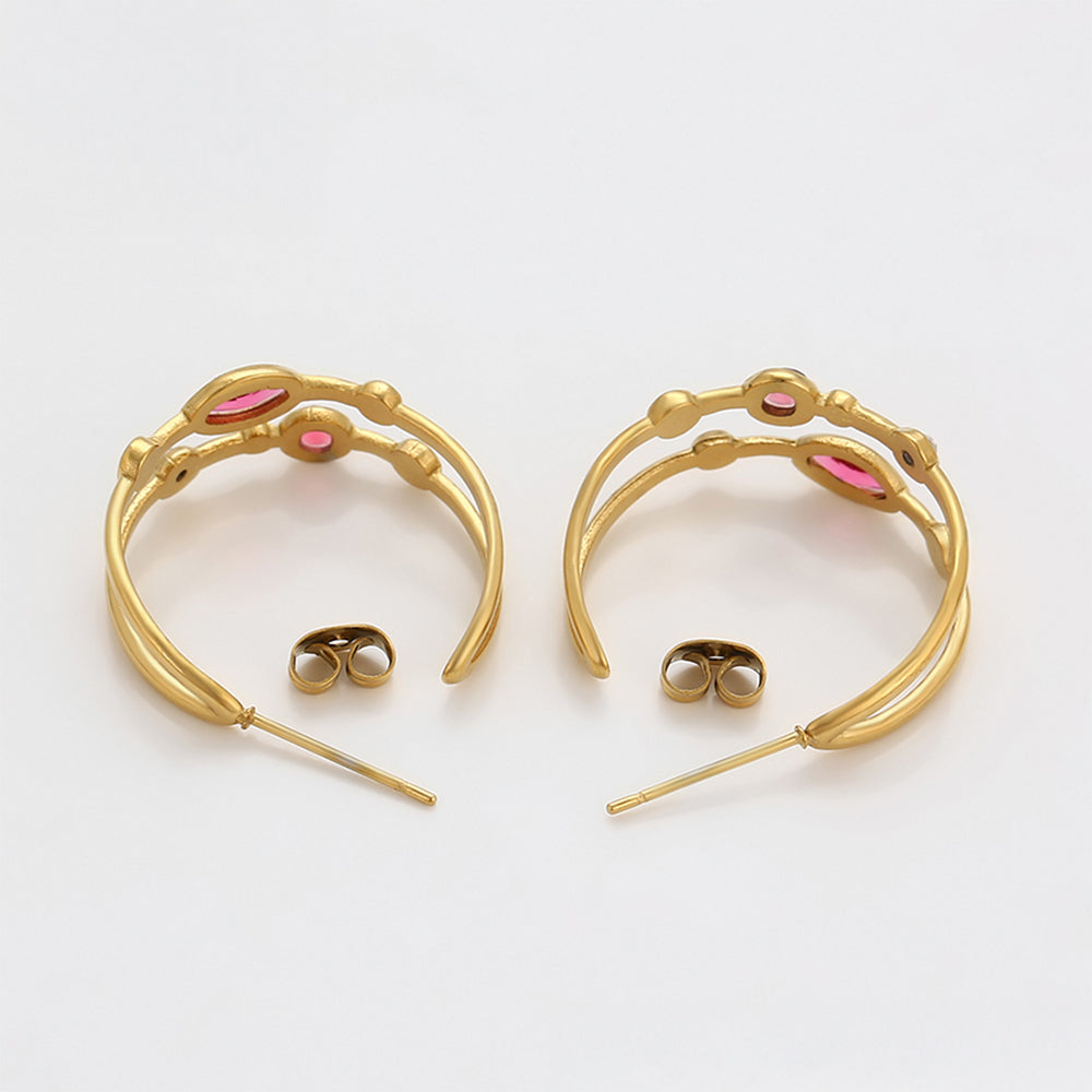 Ohrringe aus goldplattierter Legierung mit rotem Emporia®-Kristall und weißem Emporia® Kristall