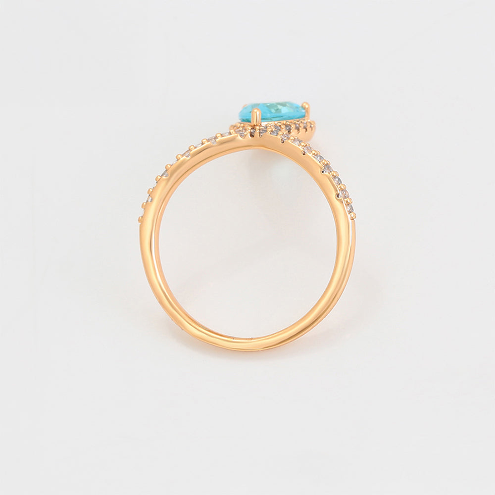 Ring aus goldplattierterr Legierung mit blauem Emporia®-Kristall und weißem Emporia® Kristall