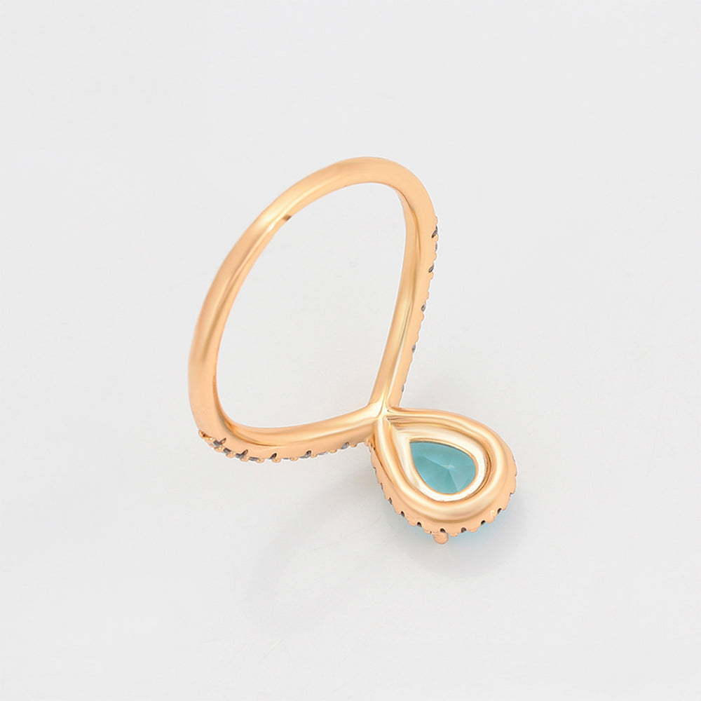 Ring aus goldplattierterr Legierung mit blauem Emporia®-Kristall und weißem Emporia® Kristall