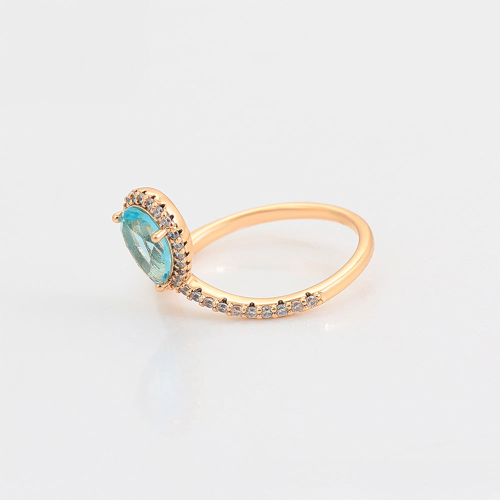 Ring aus goldplattierterr Legierung mit blauem Emporia®-Kristall und weißem Emporia® Kristall