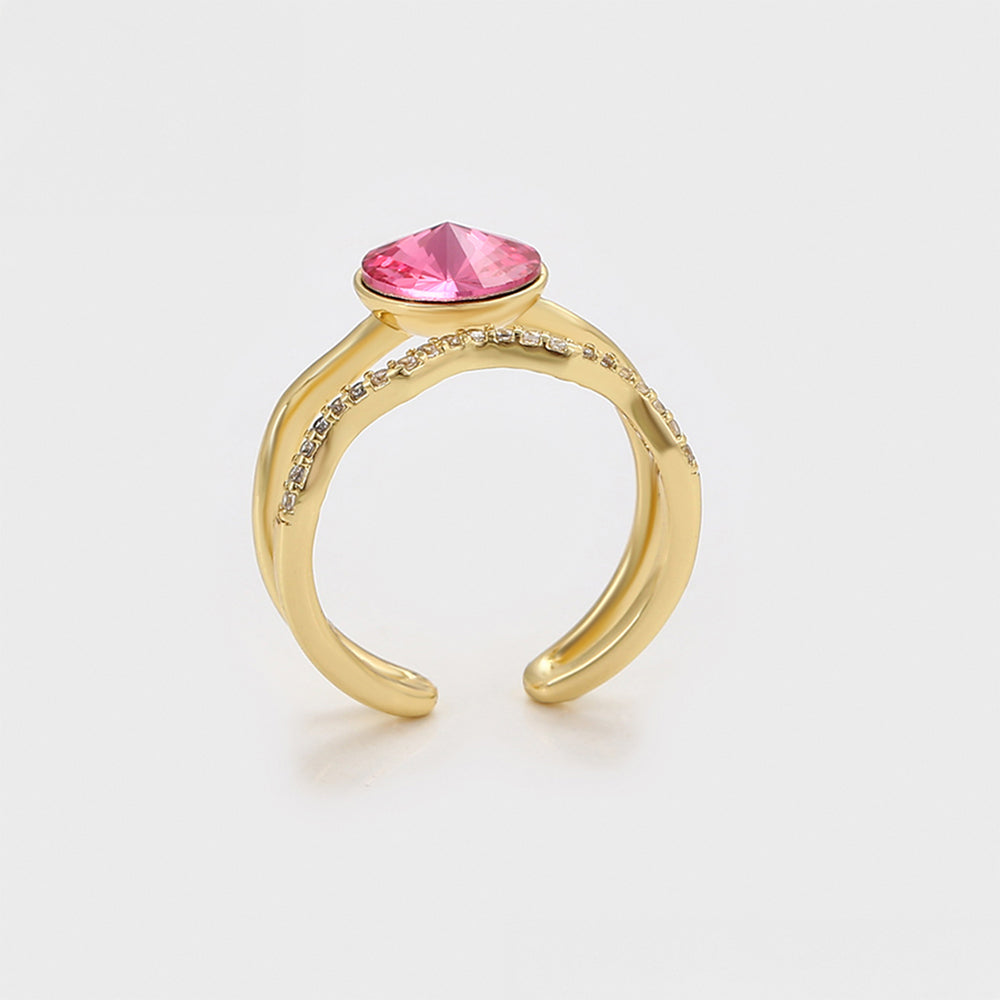 Ring aus goldplattierterr Legierung mit rotem Emporia®-Kristall