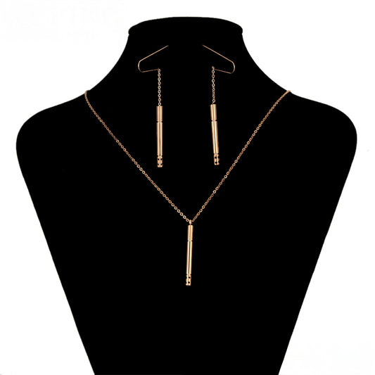 Schmuckgarnitur aus aus goldplattierter Legierung mit rotem Emporia®-Kristall