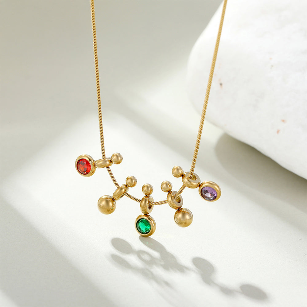 Halskette aus goldplattierter Legierung mit grünem Emporia® Kristall und rotem Emporia®-Kristall