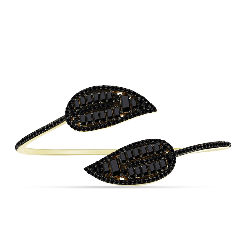 Goldplattierter Silberarmreif mit schwarzem Spinell