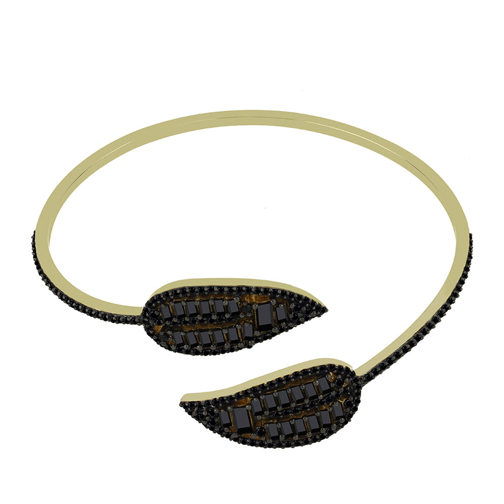 Goldplattierter Silberarmreif mit schwarzem Spinell