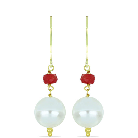 Goldplattierte Silberohrringe mit weißer Süßwasserperle und Rubin aus Madagaskar
