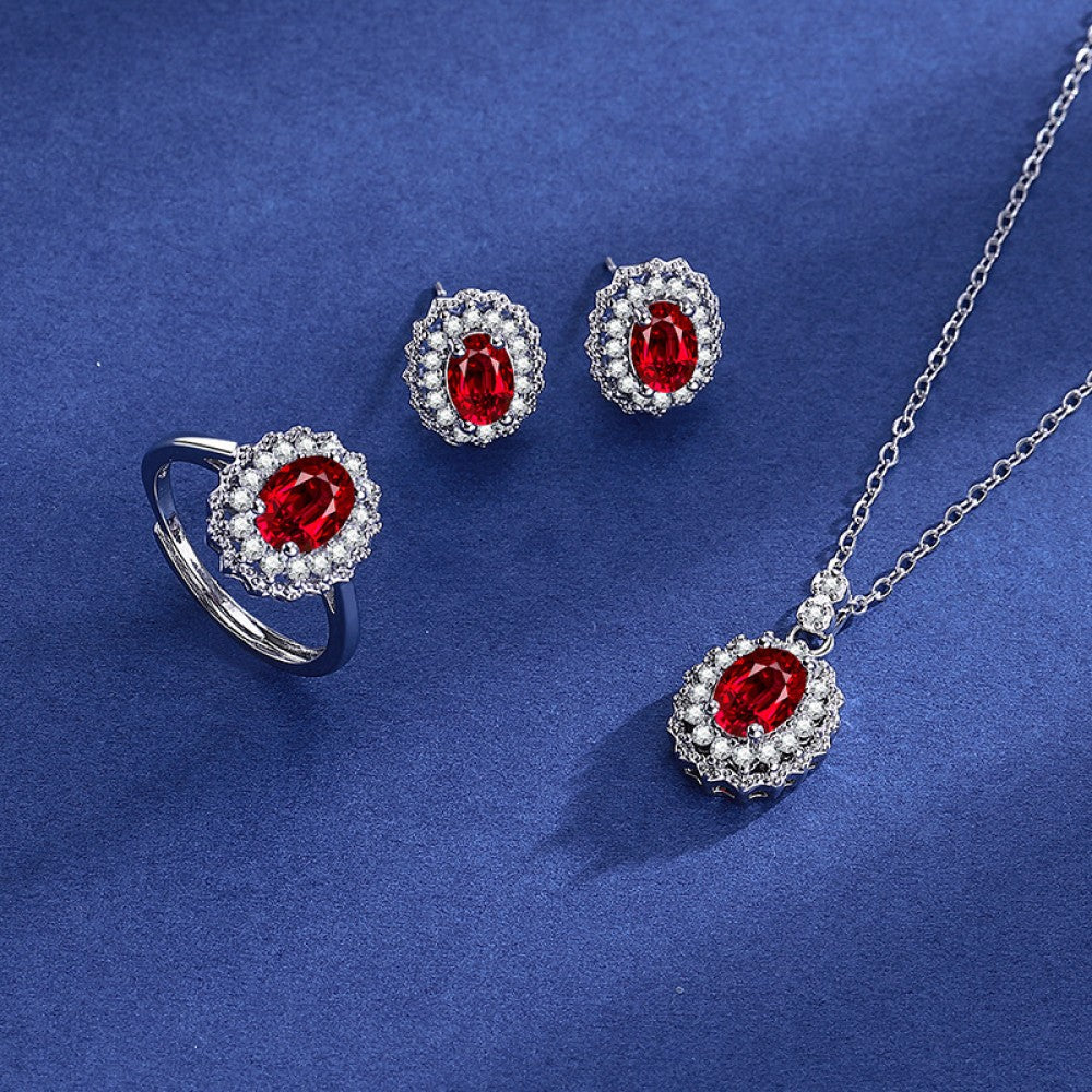 Schmuckgarnitur aus aus goldplattierter Legierung mit rotem Emporia®-Kristall und weißem Emporia® Kristall