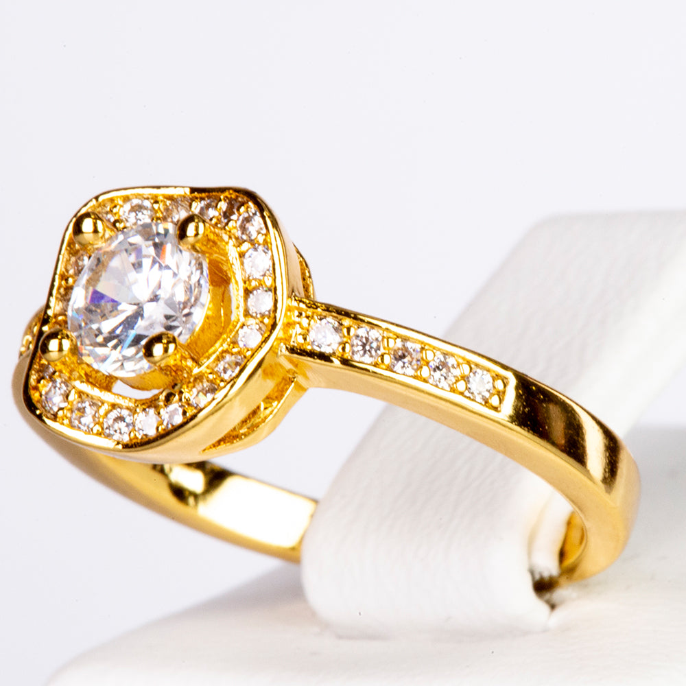 Ring aus goldplattierterr Legierung mit weißem Zirkon