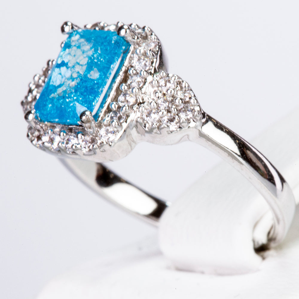 Ring aus goldplattierterr Legierung mit blauem Emporia®-Kristall und weißem Emporia® Kristall