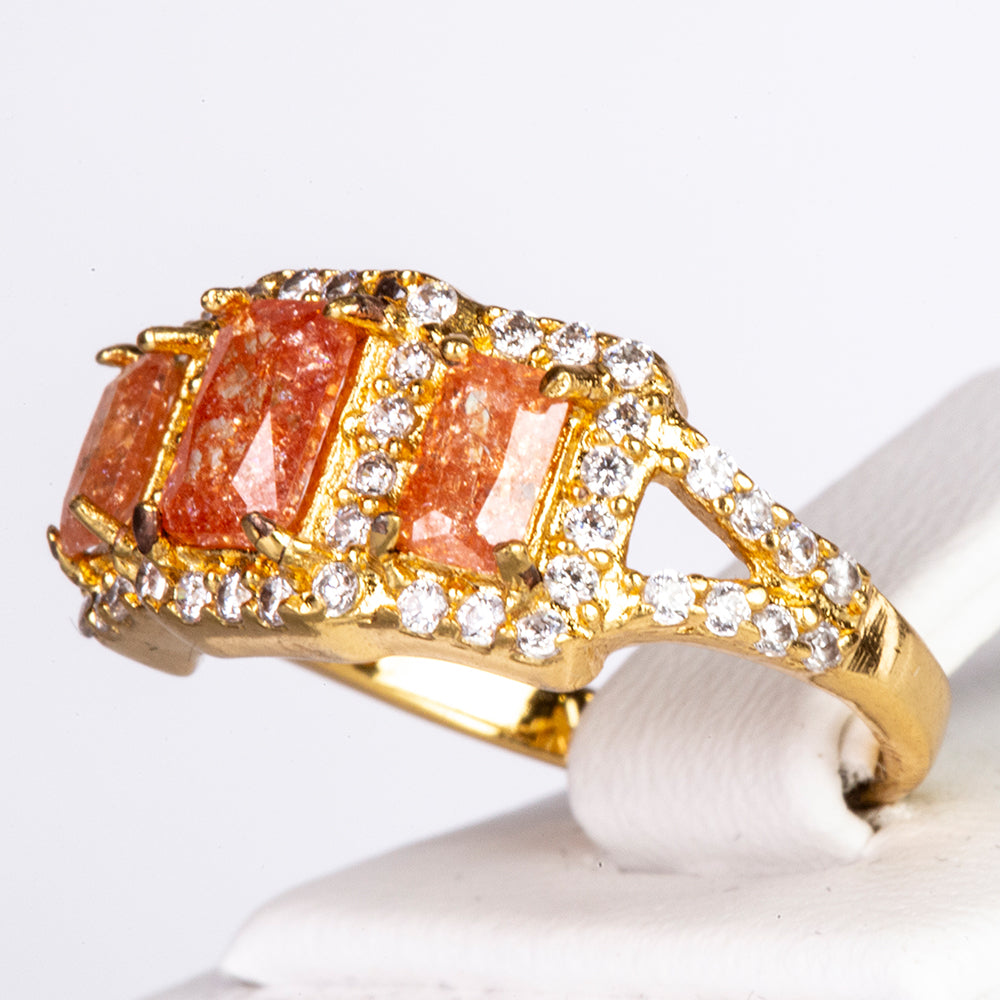 Ring aus goldplattierterr Legierung mit orangefarbenem Emporia® Kristall und weißem Emporia® Kristall