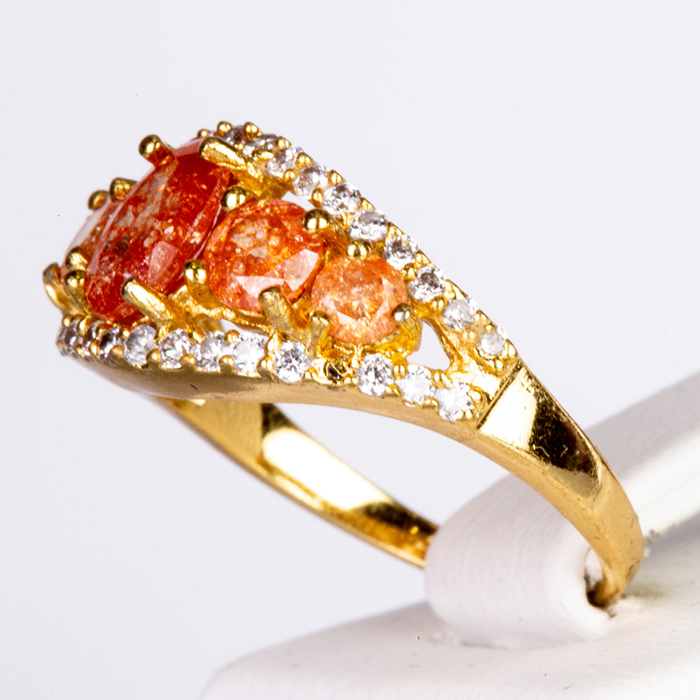 Ring aus goldplattierterr Legierung mit orangefarbenem Emporia® Kristall und weißem Emporia® Kristall