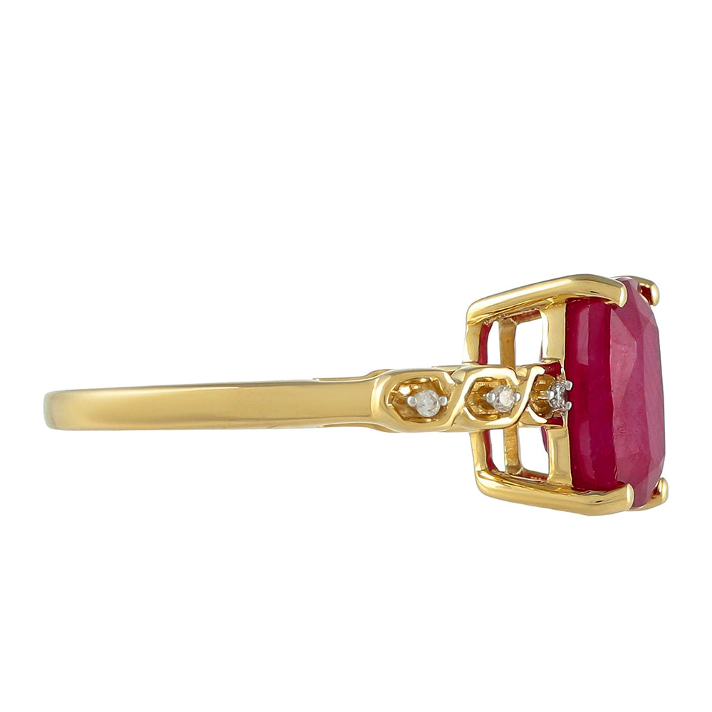 Goldring mit Thai Rubin und weißem Diamant