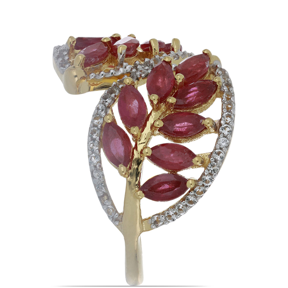 Goldplattierter Silberring mit Rubin aus Madagaskar und weißem Topas