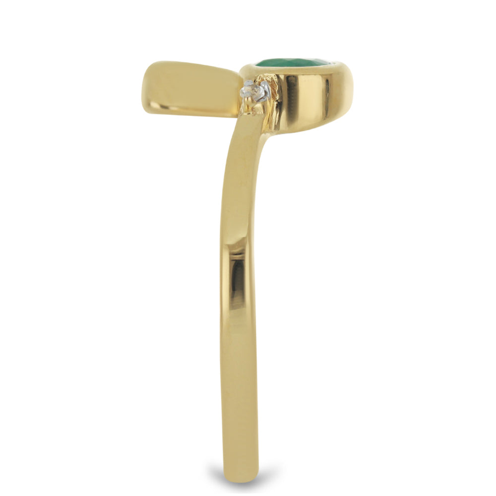 Goldplattierter Silberring mit brasilianischem Smaragd und weißem Topas