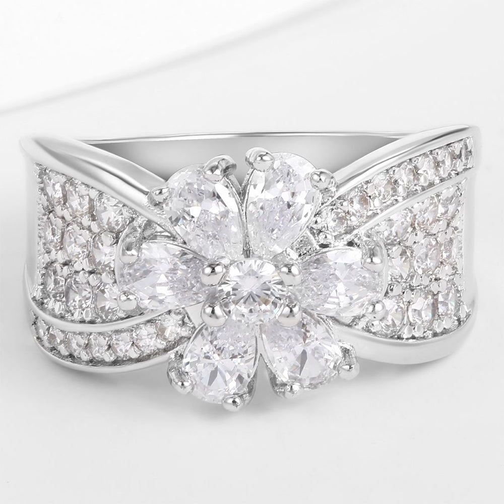 Ring aus goldplattierterr Legierung mit weißem Emporia® Kristall 1 