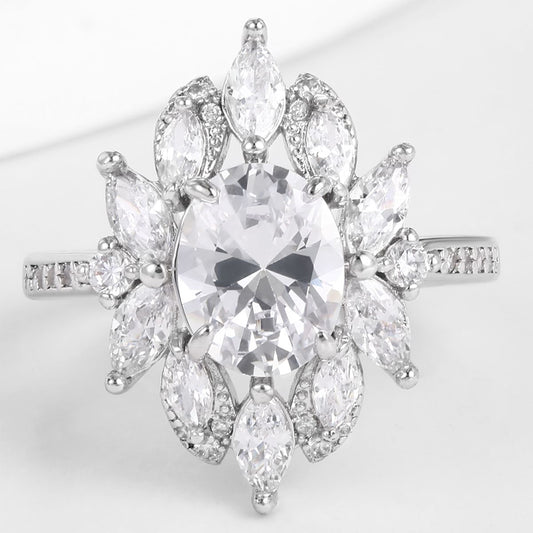 Ring aus goldplattierterr Legierung mit weißem Emporia® Kristall