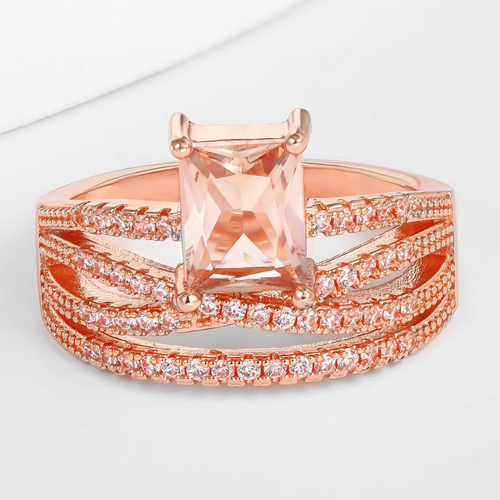 Ring aus goldplattierterr Legierung mit weißem Emporia® Kristall