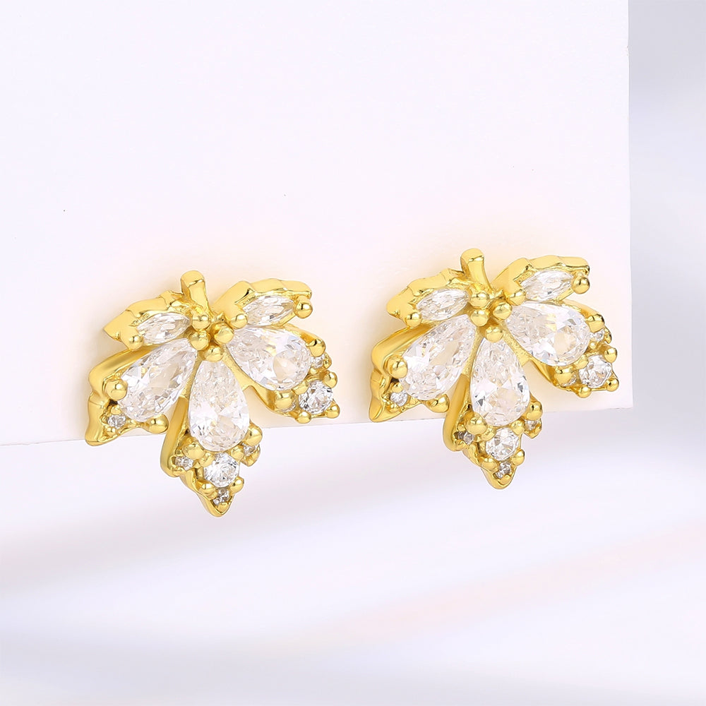 Ohrringe aus goldplattierter Legierung mit weißem Emporia® Kristall