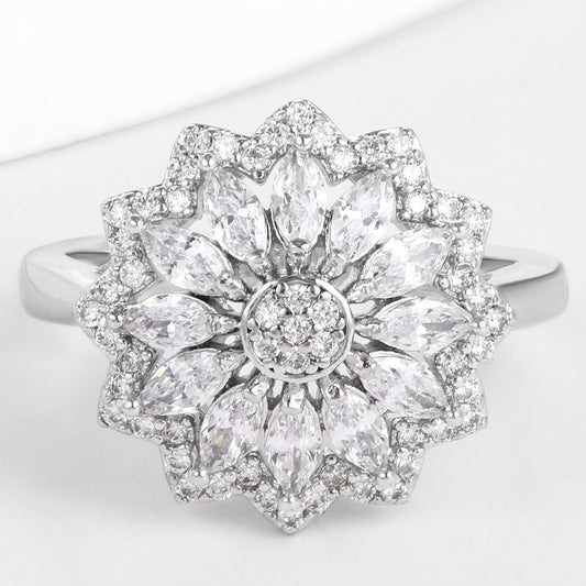 Ring aus goldplattierterr Legierung mit weißem Emporia® Kristall