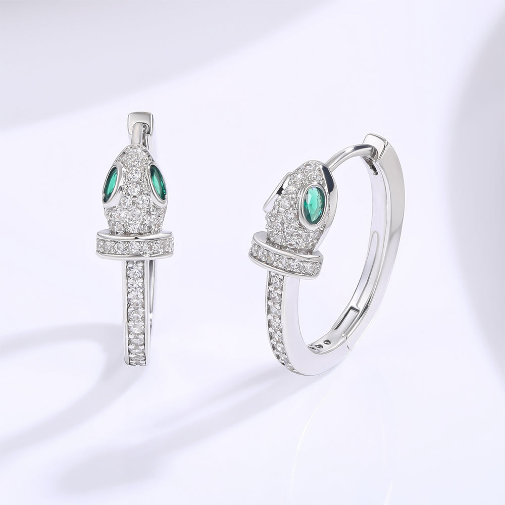 Ohrringe aus goldplattierter Legierung mit grünem Emporia® Kristall und weißem Emporia® Kristall 1 