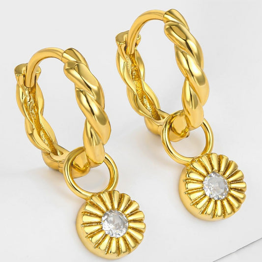 Ohrringe aus goldplattierter Legierung mit weißem Emporia® Kristall