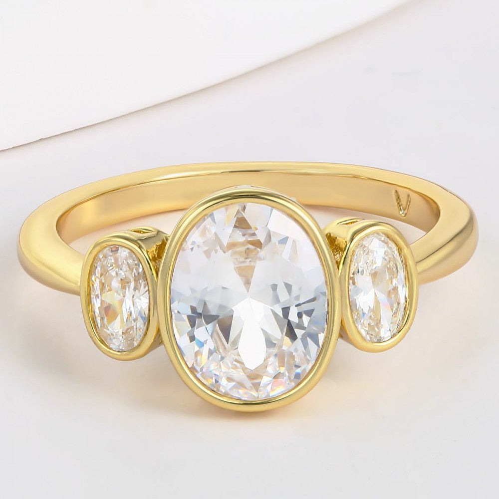 Ring aus goldplattierterr Legierung mit weißem Emporia® Kristall