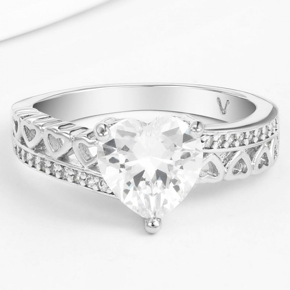 Ring aus goldplattierterr Legierung mit weißem Emporia® Kristall