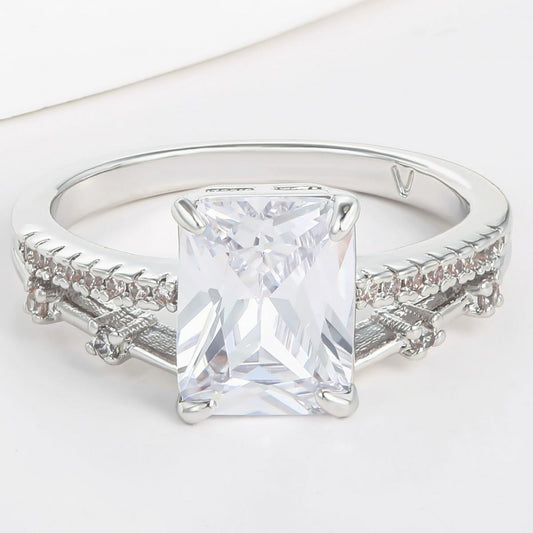 Ring aus goldplattierterr Legierung mit weißem Emporia® Kristall