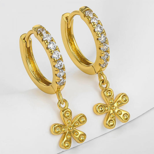 Ohrringe aus goldplattierter Legierung mit weißem Emporia® Kristall