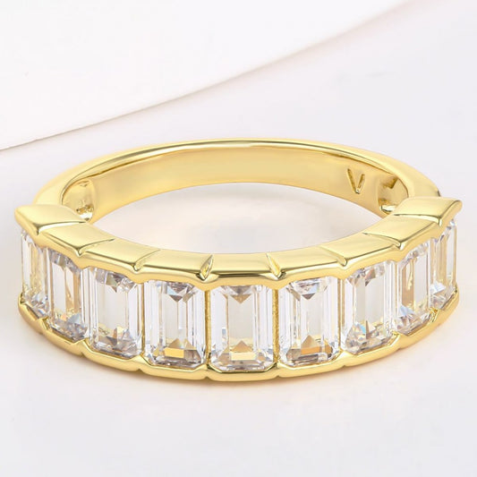 Ring aus goldplattierterr Legierung mit weißem Emporia® Kristall